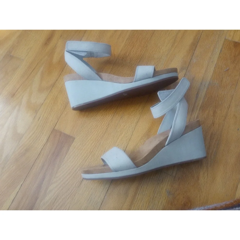 Lucky Brand Kanoa Women's Size 9 M Shoes Beige Leather Strappy Wedge Sandals